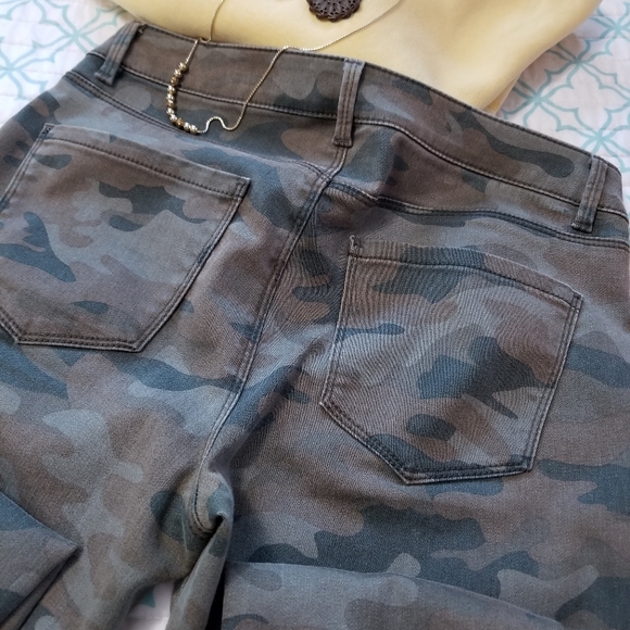 Camo Jeggings - Picture 5 of 7
